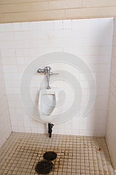 Very Dirty Bathrooms in Hawaii photo
