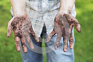 Dirty hands photo