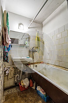 Dirty old bathroom