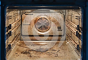 Dirty oven - messy kitchen