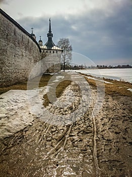 A dirty road along the walls of the Kremlin in Cherepovets