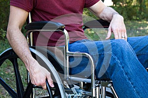 Disabilità uomo sedia a rotelle 
