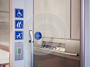 Disabilità marcatura un ascensore dispositivo pubblico accessibilità 