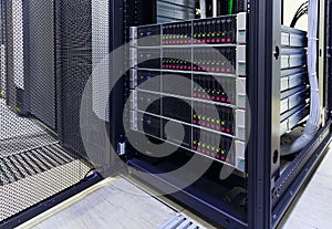 Disassembled strut blade servers in modern data center