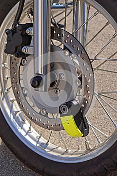 Disc brake lock