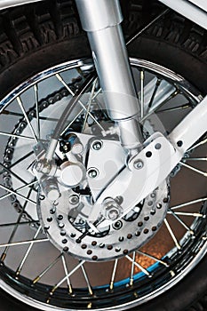 Disc brake system on the wheel of a motorcycle