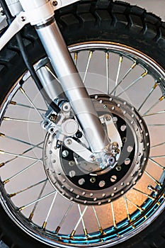 Disc brake system on the wheel of a motorcycle