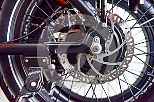 Disc brakes on electric bike
