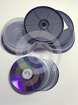 Disc cake boxes with threaded transparent protection covers