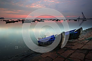 Discarded wooden ship feature