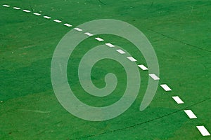 Discontinuous white line