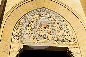 Discover Narbonne City Hall arms