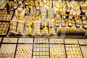 Discover the opulence of Turkish culture with lots of gold jewellery