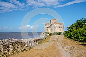 Discovering Talmont-sur-Gironde and its famous Roman church