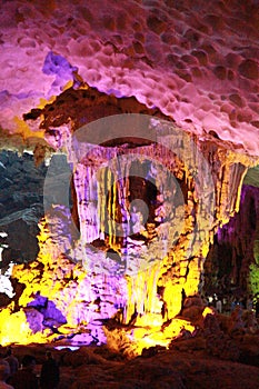 Discovery Sung sot cave -stalactite cave in Ha Long Viet Nam