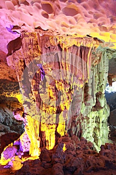 Discovery Sung sot cave -stalactite cave in Ha Long Viet Nam