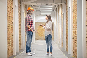 Female purchaser discussing construction issues with the worker