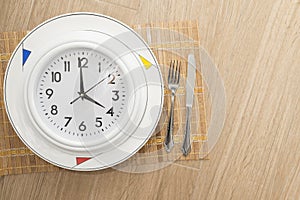 Dish with a clock inside, with a wooden background