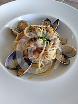 Dish with spaghetti with clams