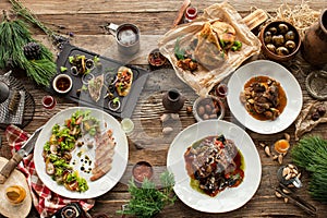 Dishes beef ribs bruschetta fish on wooden table at hunter restaurant cafe daylightt photo