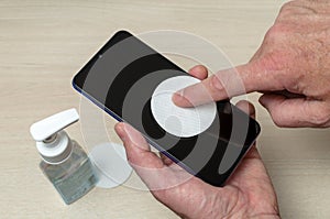 Disinfection of the mobile phone screen