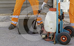 Disinfestation cockroaches in the sewer system with spraying of pyrethroid insecticides