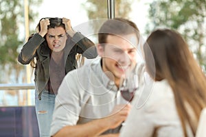 Disloyal boyfriend caught by his angry girlfriend photo