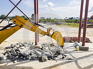 Dismantling of reinforced concrete with an excavator using a hydraulic hammer. Rigging of reinforced concrete using heavy