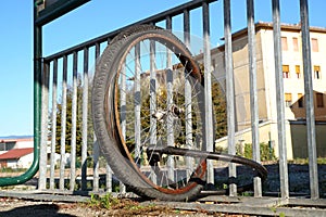 Dismounted wheels without bike attached to a city gate