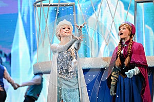 Disney Frozen Princess Elsa and Anna