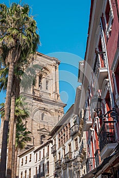 Disparo vertical desde la plaza Romanilla de Granada con edifici photo