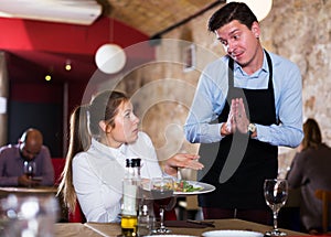 Dissatisfied woman talking with waiter