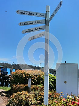 Distances to other North American towns named Florence signs, Oregon, USA