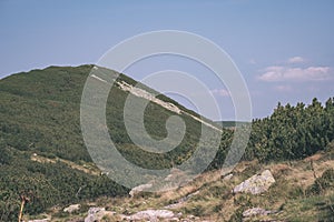 Vzdialené horské jadrá na slovensku Tatranské chodníky - retro vzhľad filmu