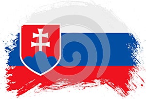 Zoufalý tah štětcem maloval vlajku slovenska na bílém pozadí