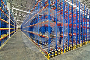 Distribution center warehouse storage pallet racking system photo