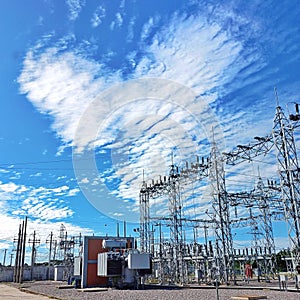 Distribution substation with step-down transformer with transformation ratio of 69kV 13.8kV