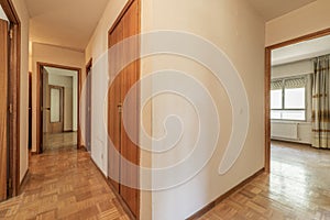 Distributor corridor with oak parquet flooring, wooden doors