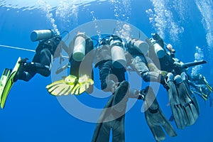 Divers on a rope underwater