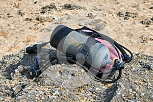 Diving cylinder with high pressure breathing gas for scuba diving
