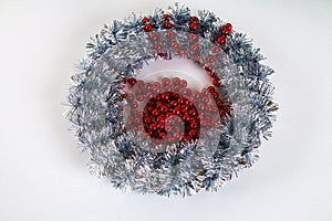 Diy Christmas wreath. Guide on the photo how to make a Christmas wreath with your own hands from a cardboard plate, tinsel, beads