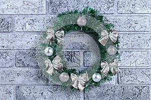 Diy Christmas wreath. Guide on the photo how to make a Christmas wreath with your own hands from a plastic plate, tinsel, beads,