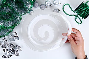 Diy Christmas wreath. Guide on the photo how to make a Christmas wreath with your own hands from a plastic plate, tinsel, beads,