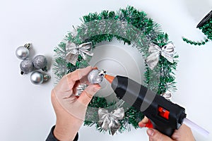 Diy Christmas wreath. Guide on the photo how to make a Christmas wreath with your own hands from a plastic plate, tinsel, beads,