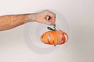 DIY Halloween paper pumpkin. Halloween craft aper pumpkin