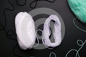 DIY Halloween thread ghost step by step. Image one. Unwind the threads from the ball as shown.