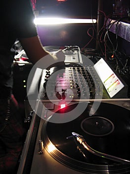 Dj play on console