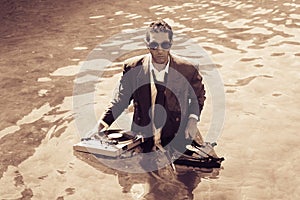 Dj in sea