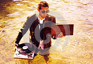 Dj in sea