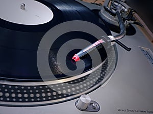 Dj turntable needle on record